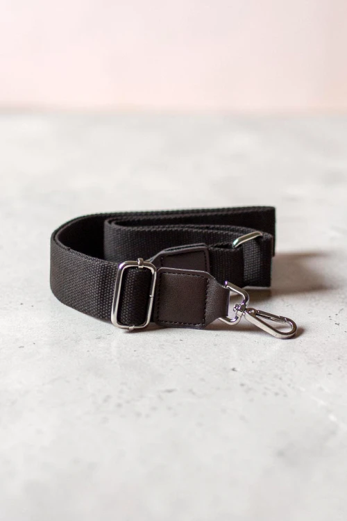 Ciemnobrązowy pasek do torebki