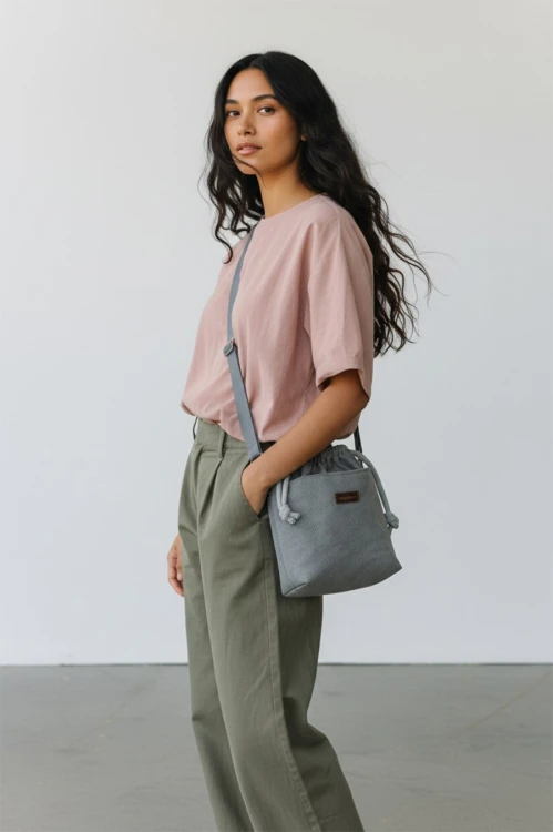 Szara listonoszka z kominem