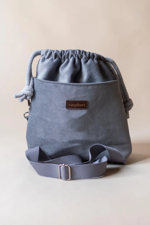 Szara listonoszka z kominem