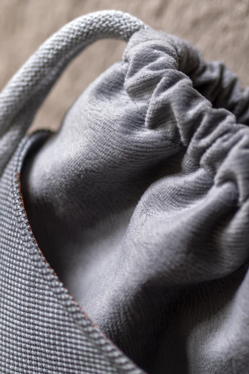 Szara listonoszka z kominem