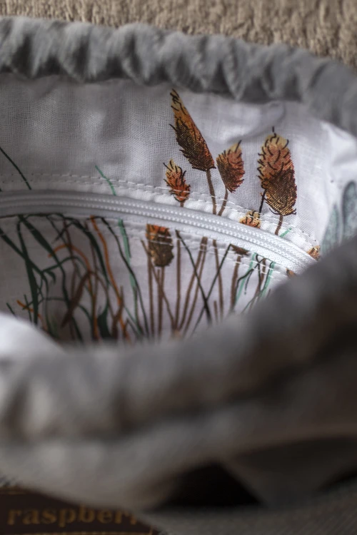 Szara listonoszka z kominem