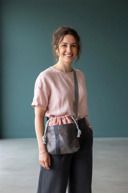 Różowo-szara listonoszka z kominem baranek