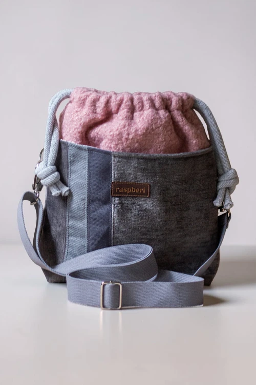 Różowo-szara listonoszka z kominem baranek