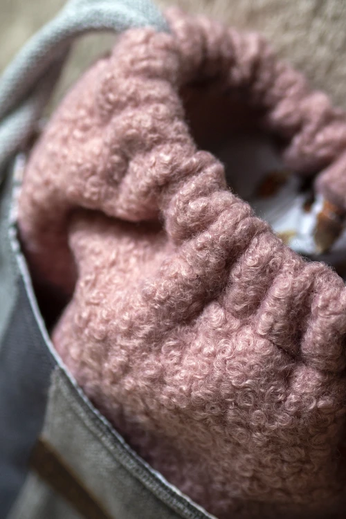 Różowo-szara listonoszka z kominem baranek