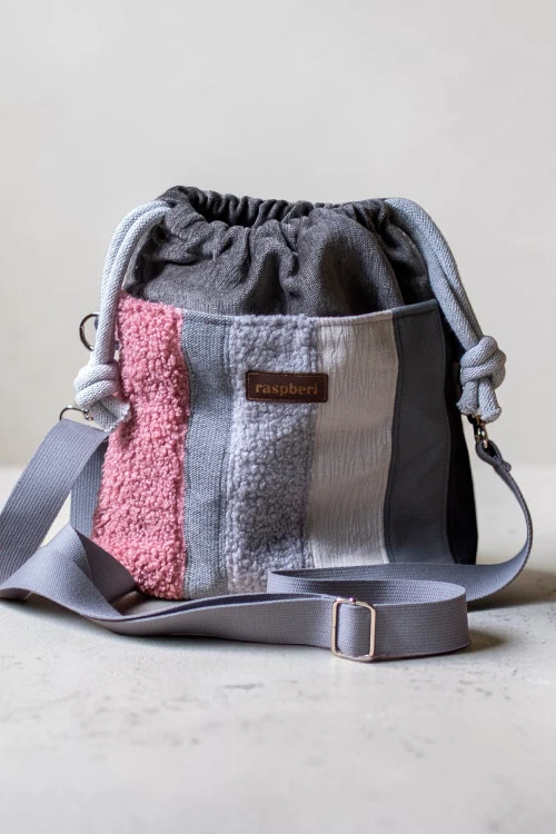 Szara patchworkowa listonoszka z kominem