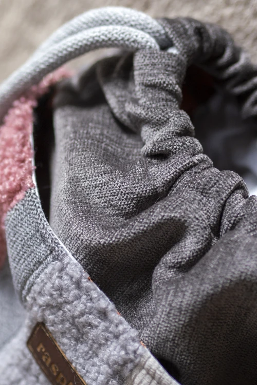 Szara patchworkowa listonoszka z kominem