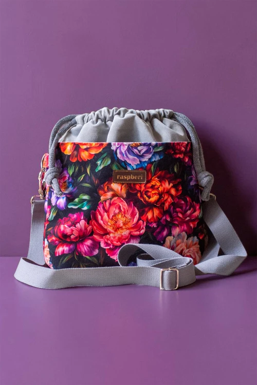 Szara torebka listonoszka z kominem w peonie