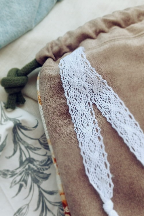 Worek na kierownicę roweru lub hulajnogi złociste kwiaty