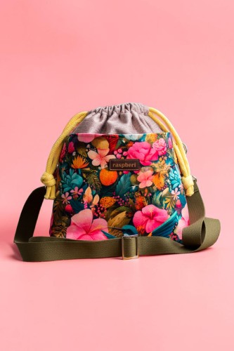 Torebka worek handmade Raspberi – kolorowa torebka w kwiaty | Unikat No Waste z regulowanym paskiem