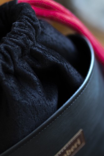 Czarna listonoszka handmade z weluru i ekoskóry torebka z kominem