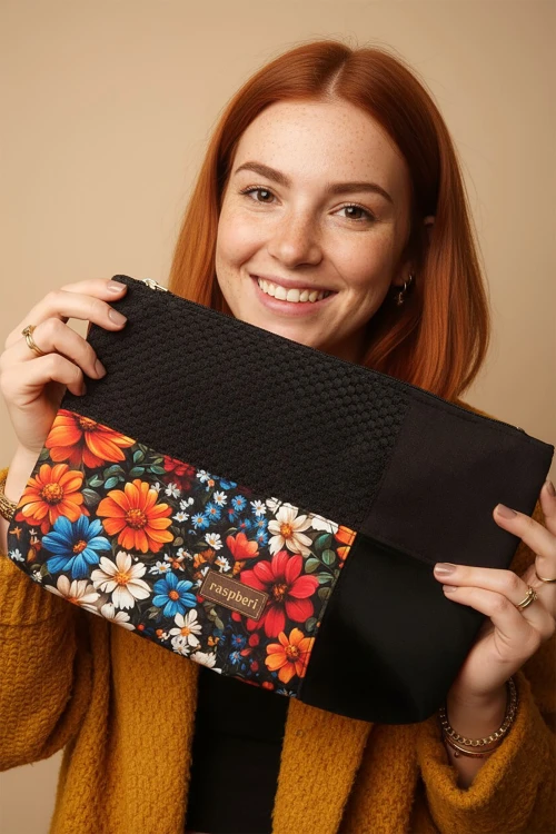 Czarno-kwiatowa kosmetyczka podróżna patchwork – unikat | Raspberi