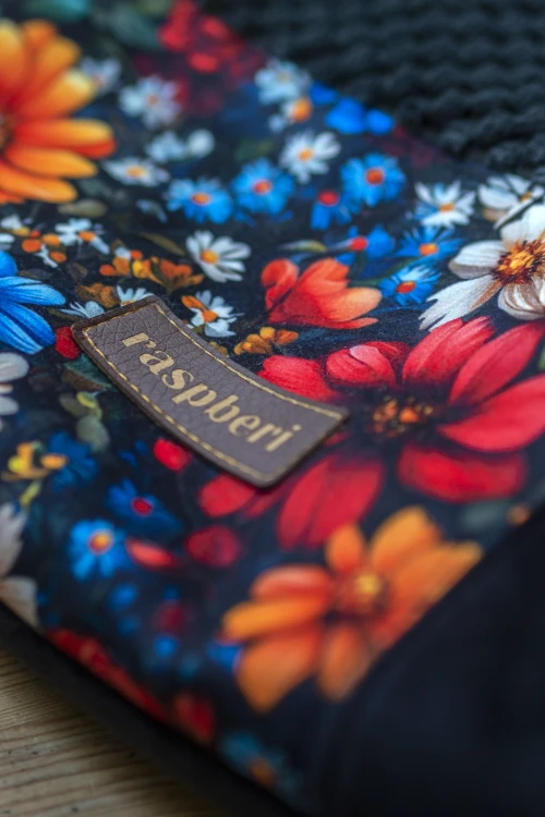 Czarno-kwiatowa kosmetyczka podróżna patchwork – unikat | Raspberi