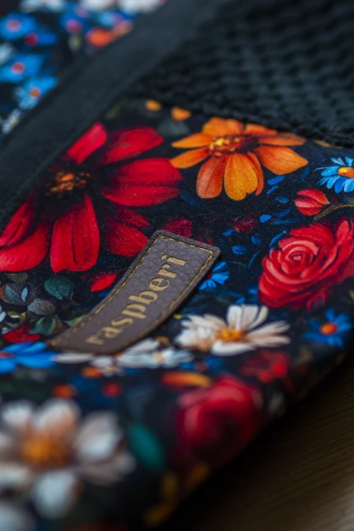 Czarno-kwiatowa kosmetyczka podróżna patchwork – unikat | Raspberi