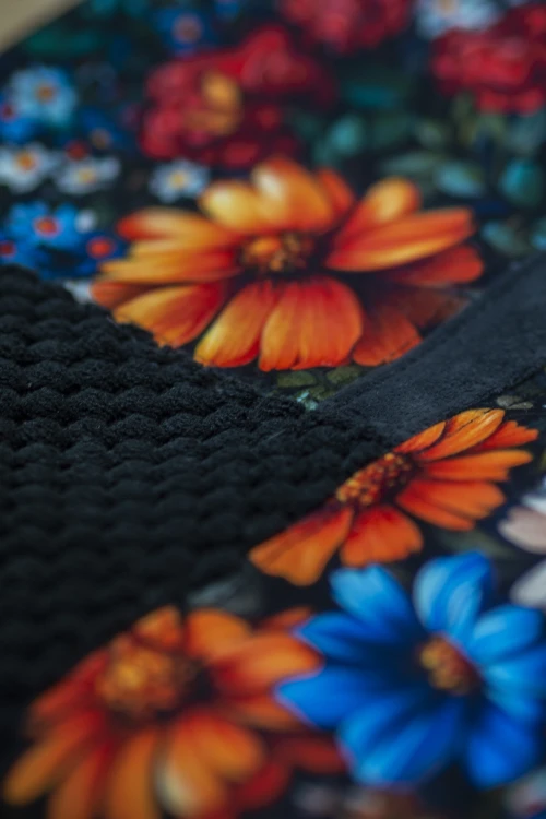 Czarno-kwiatowa kosmetyczka podróżna patchwork – unikat | Raspberi
