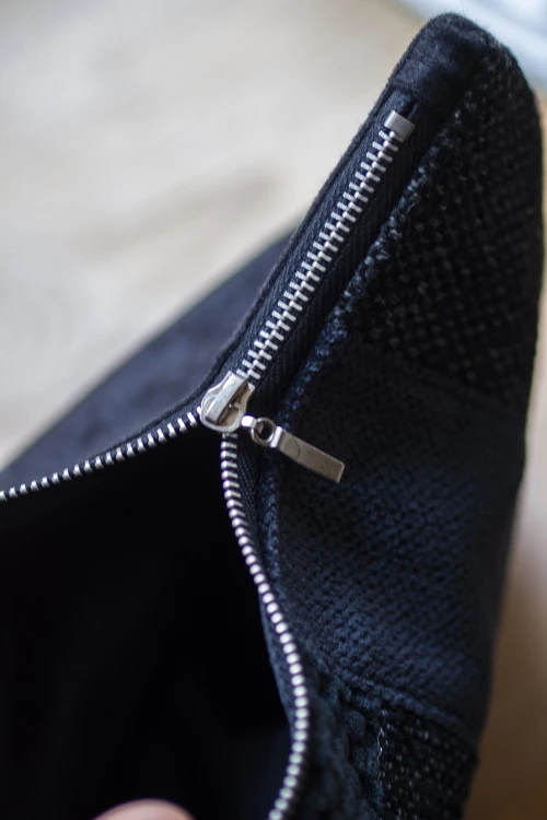 Czarna patchworkowa kosmetyczka podróżna handmade – unikat