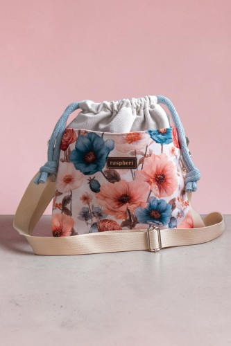 Listonoszka z kominem z weluru ecru w kwiaty – handmade, unikat