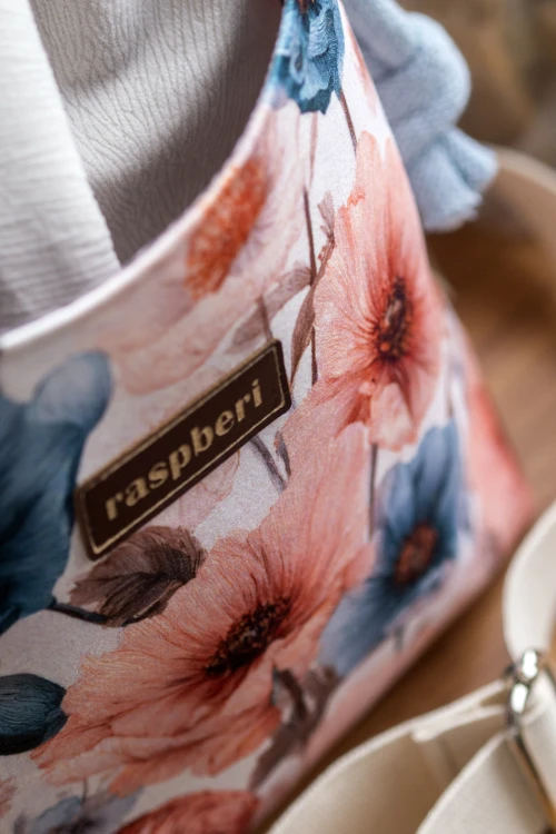 Listonoszka z kominem z weluru ecru w kwiaty – handmade, unikat