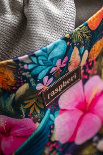 Beżowa listonoszka z kominem z plecionki i weluru w kwiaty i koliberki – handmade