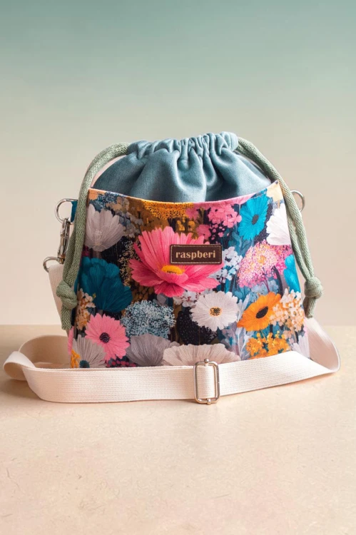 Zielona listonoszka z kominem z weluru w malowane kwiaty – handmade, unikat