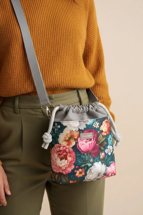 Szara listonoszka z kominem z plecionki i weluru w peonie – handmade