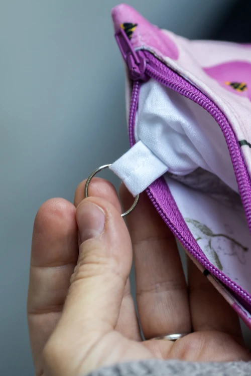 Etui na klucze z różowego weluru w tulipany – handmade