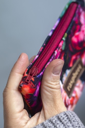 Etui na klucze z weluru w peonie – kwiatowe etui handmade