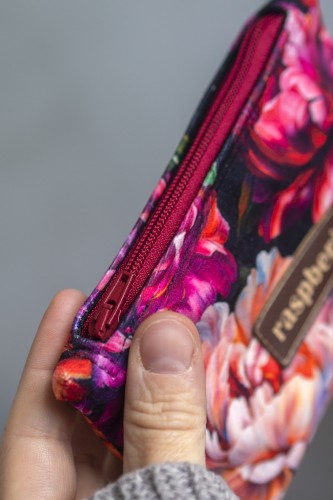Etui na klucze z weluru w peonie – kwiatowe etui handmade