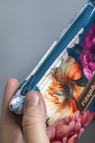 Etui na klucze z weluru w peonie – kwiatowe etui handmade