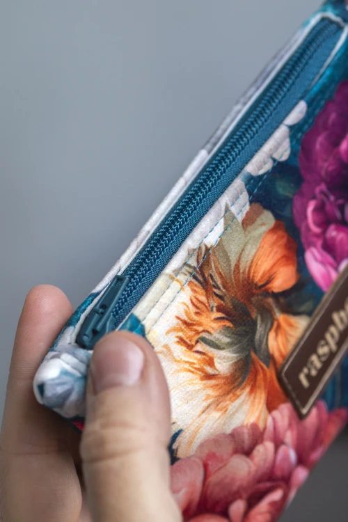 Etui na klucze z weluru w peonie – kwiatowe etui handmade