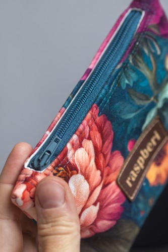 Etui na klucze z weluru w peonie – kwiatowe etui handmade