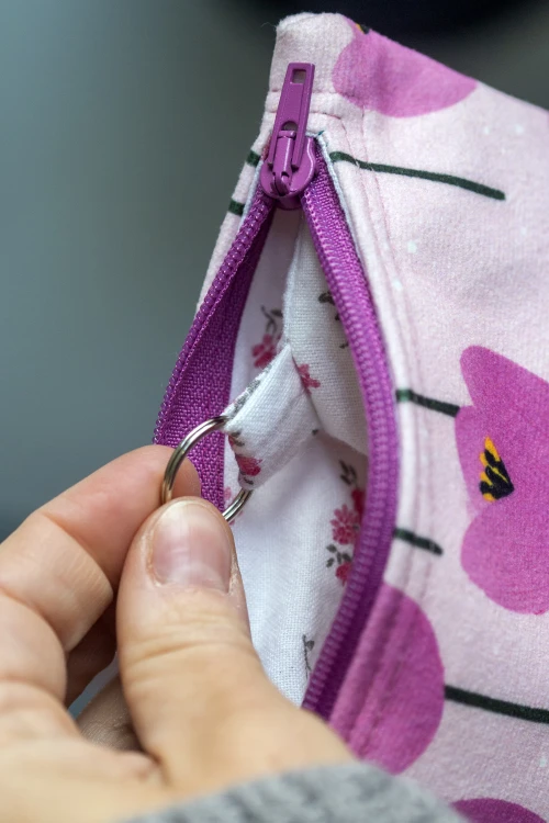 Etui na klucze z różowego weluru w tulipany – handmade