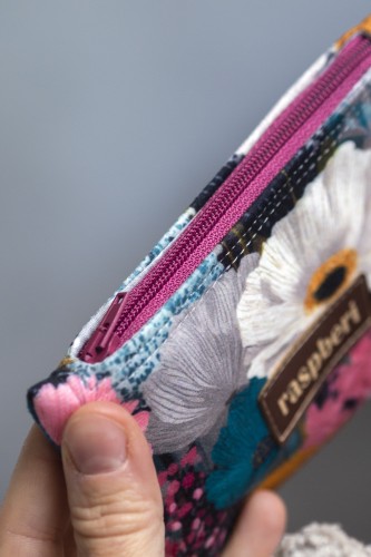 Etui na klucze z weluru w malowane kwiaty – oryginalne etui handmade