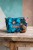 Etui na klucze z czarnego weluru w kwiaty – ciemne kolory, handmade