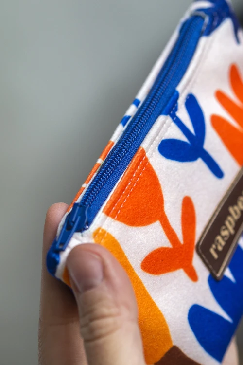 Etui na klucze z jasnego weluru – minimalistyczne kwiaty | Handmade