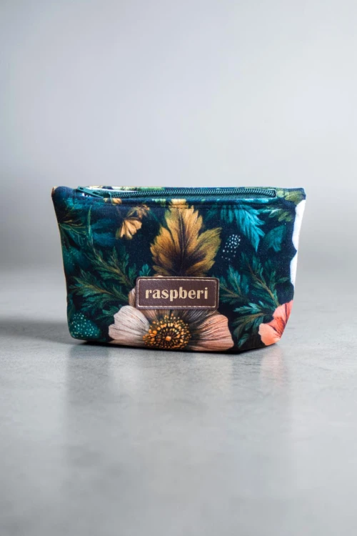 Etui na klucze z czarnego weluru w kwiaty – ciemne kolory, handmade