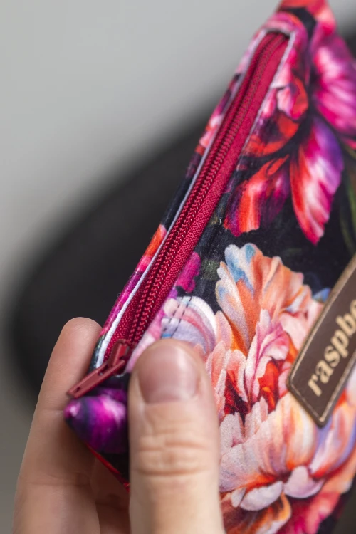 Etui na klucze z weluru w peonie – kwiatowe etui handmade