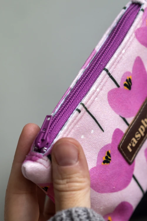 Etui na klucze z różowego weluru w tulipany – handmade