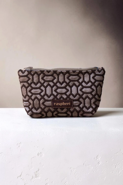 Kosmetyczka damska w geometryczne wzory – kawa z mlekiem | 17 × 11 cm