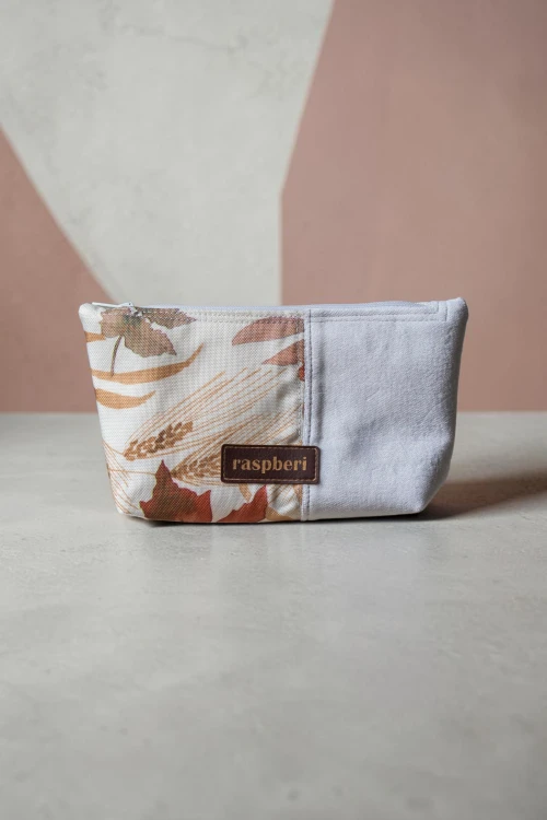 Kosmetyczka patchwork no waste – biały welur i jesienne listki | handmade