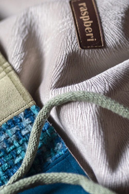 Workoplecak patchwork z kieszeniami – beżowy welur, oliwkowe i turkusowe dodatki