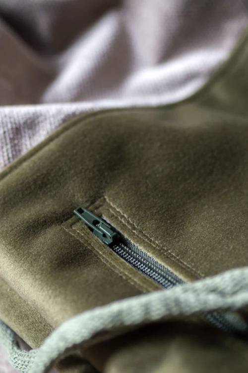 Workoplecak patchwork z kieszeniami – beżowy welur, kolorowe detale