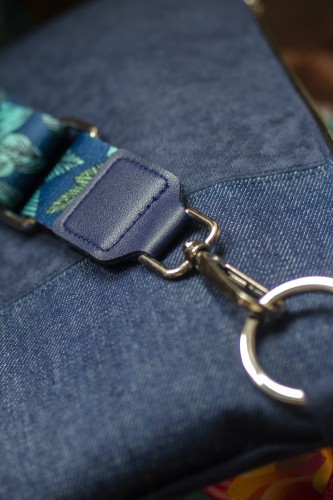 Kopertówka damska granatowa z jeansem – niebieski pasek w kwiaty, handmade