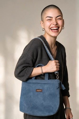 Szara listonoszka z weluru handmade – unikatowa torebka damska