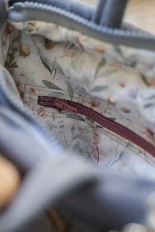 Szara listonoszka z weluru handmade – unikatowa torebka damska