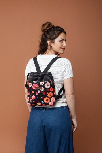 Mały plecak damski typu worek z kominem – welur w kwiaty | Handmade Raspberi