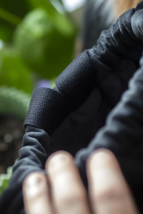 Mały plecak damski typu worek z kominem – welur w kwiaty | Handmade Raspberi