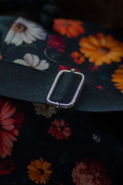 Mały plecak damski typu worek z kominem – welur w kwiaty | Handmade Raspberi