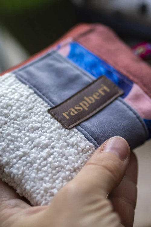 Mały portfelik patchwork no waste 10x13 cm – kolorowe etui na klucze, unikat