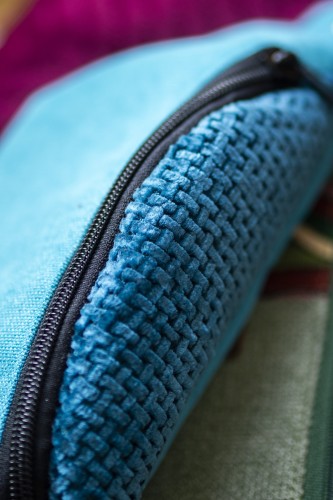 Turkusowa nerka damska z lazurową plecioną klapą – oryginalna nerka handmade Raspberi