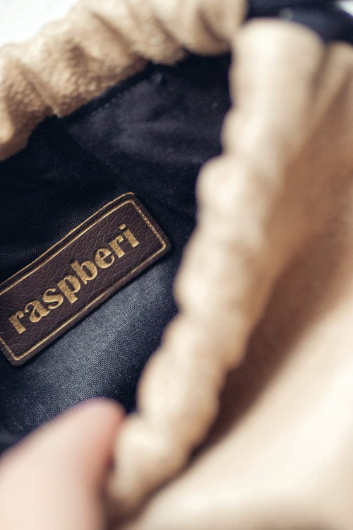 Beżowy mały workoplecak z haftem miś